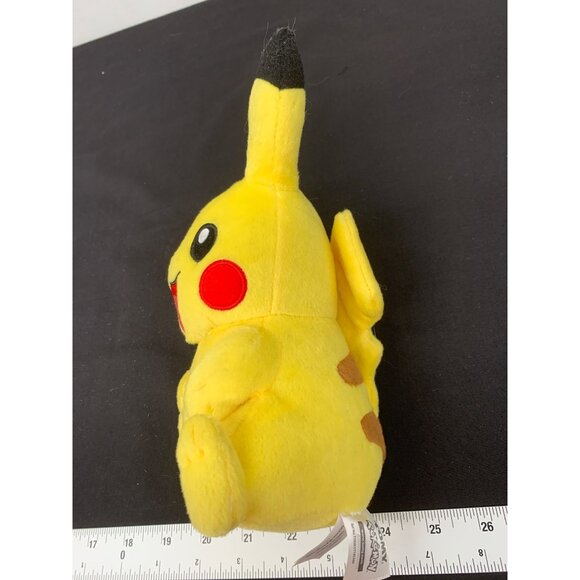 Tomy 2017 Pokémon Pikachu 7 Inch Plush Stuffed Animal - Picture 3 of 5